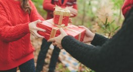 Da el regalo de las donaciones caritativas en el Giving Tuesday (Martes para Dar)