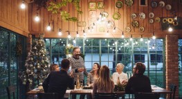 How to Plan Your Holiday Party On a Budget