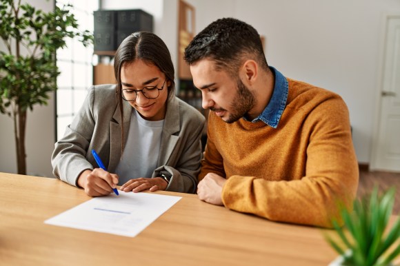 Couple signing mortgage documents